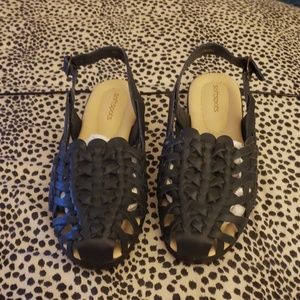 12 D SoftSpots Flats with Basket Toe Area